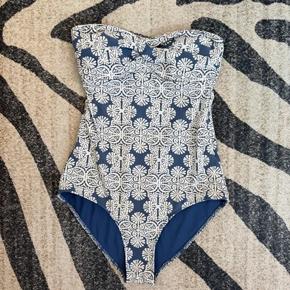 NWOT Vineyard Vines Mirrored Leaves Strapless Swim Suit M - Picture 2 of 4